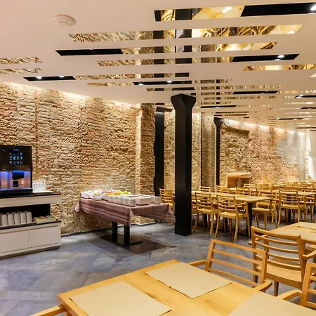 House Hotell