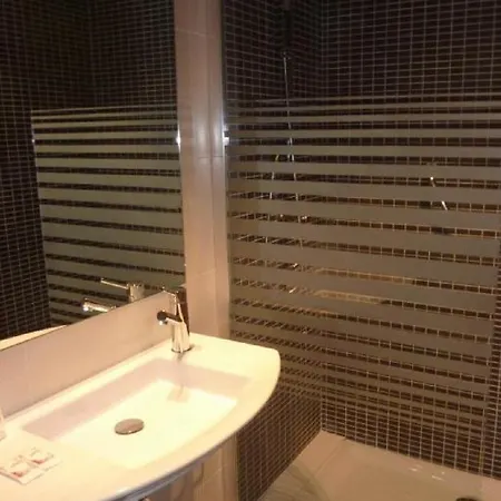 House Otel 3*